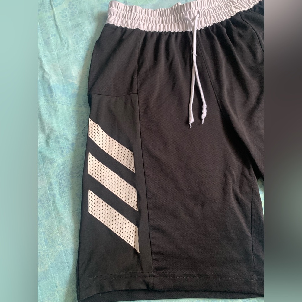Adidas Men's Aeroready Basketball Club Shorts With Pockets Black/White Large - Picture 3 of 11